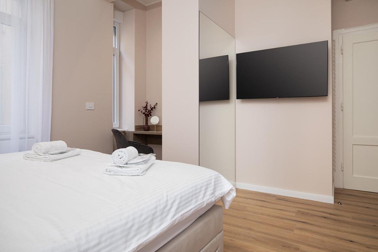 Grand Munz Apartment พูลา ภายนอก รูปภาพ