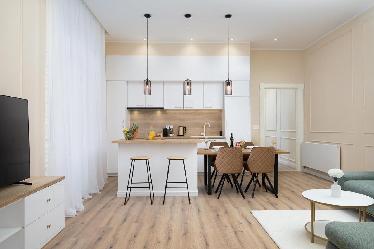 Grand Munz Apartment พูลา ภายนอก รูปภาพ