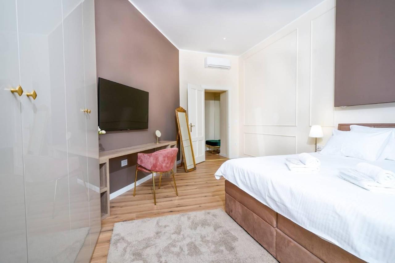 Grand Munz Apartment พูลา ภายนอก รูปภาพ